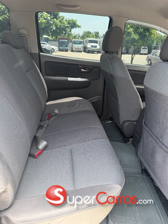 2013 Toyota Hilux SRV — foto 4 / 10