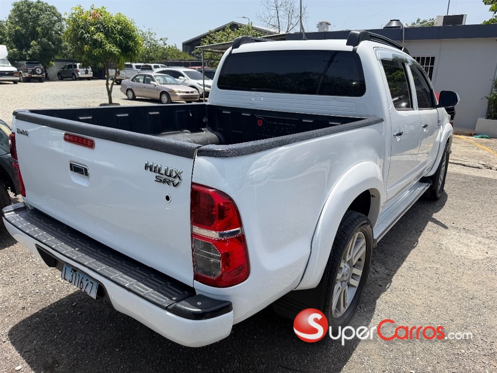 2013 Toyota Hilux SRV — foto 6 / 10