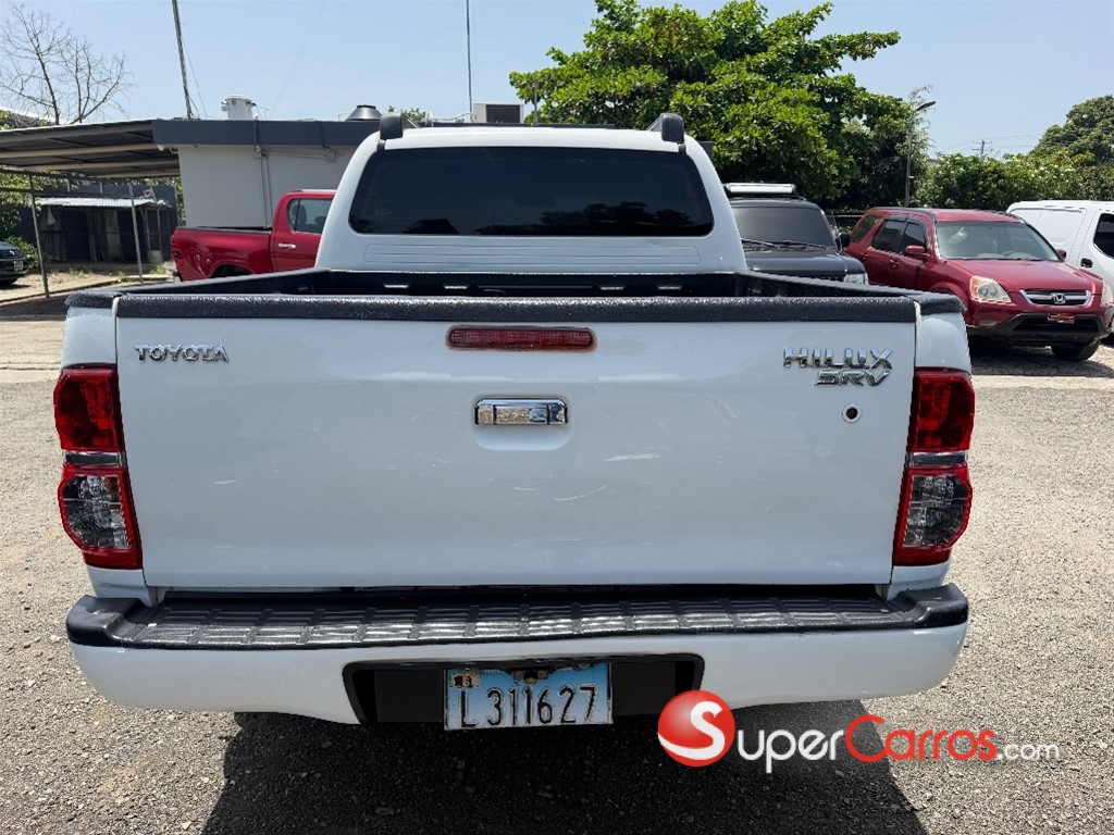2013 Toyota Hilux SRV — foto 7 / 10