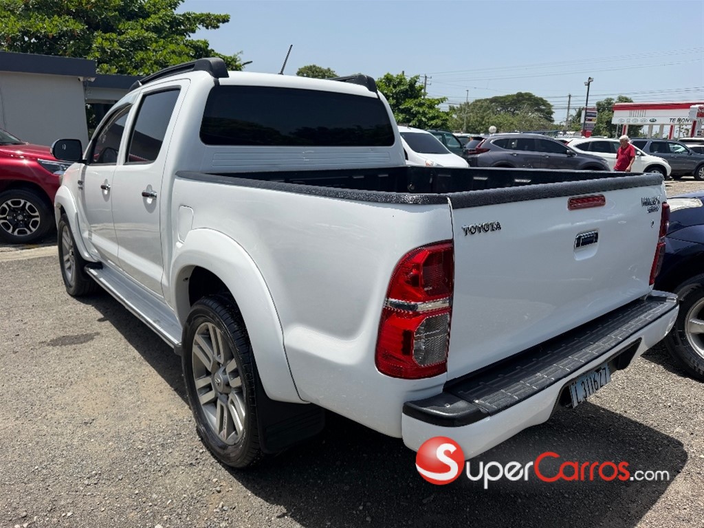 2013 Toyota Hilux SRV — foto 8 / 10