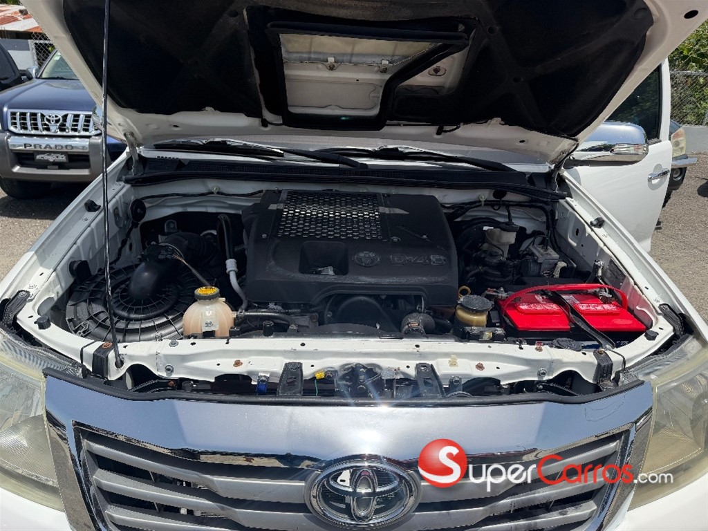 2013 Toyota Hilux SRV — foto 10 / 10