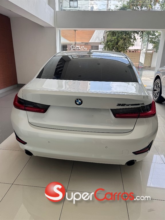2022 BMW Serie 3 320i — foto 6 / 12
