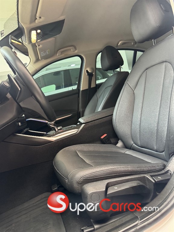 2022 BMW Serie 3 320i — foto 9 / 12