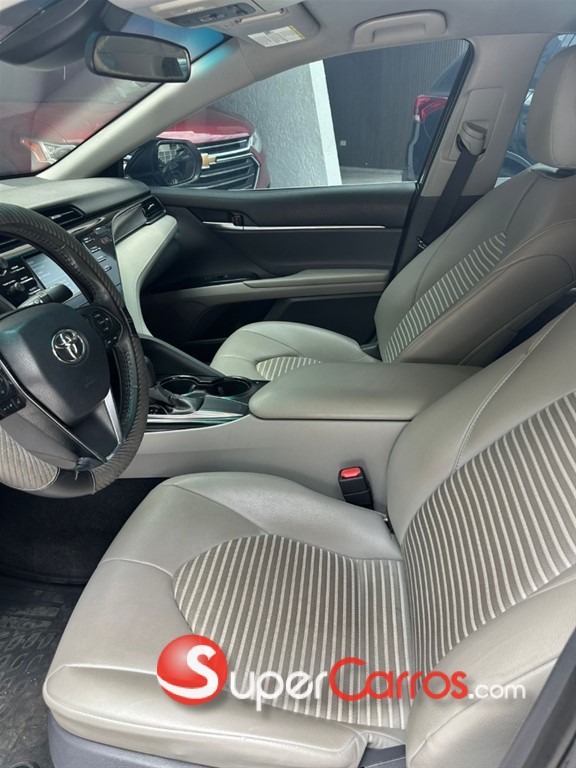 2019 Toyota Camry SE — foto 5 / 6