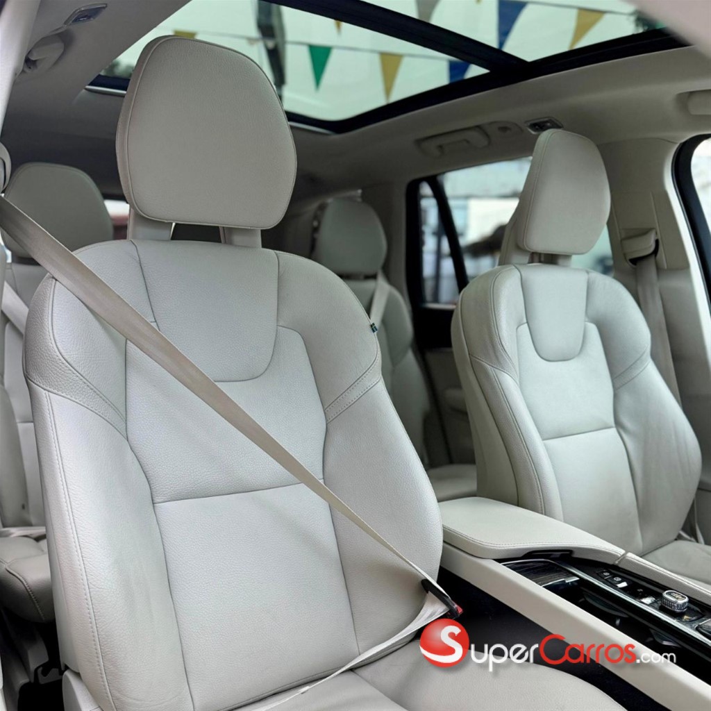 2020 Volvo XC90 Momentum T6 — foto 7 / 12
