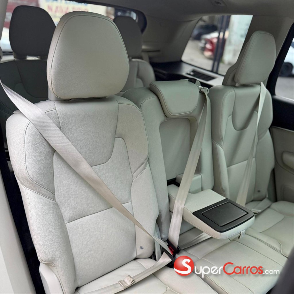 2020 Volvo XC90 Momentum T6 — foto 8 / 12
