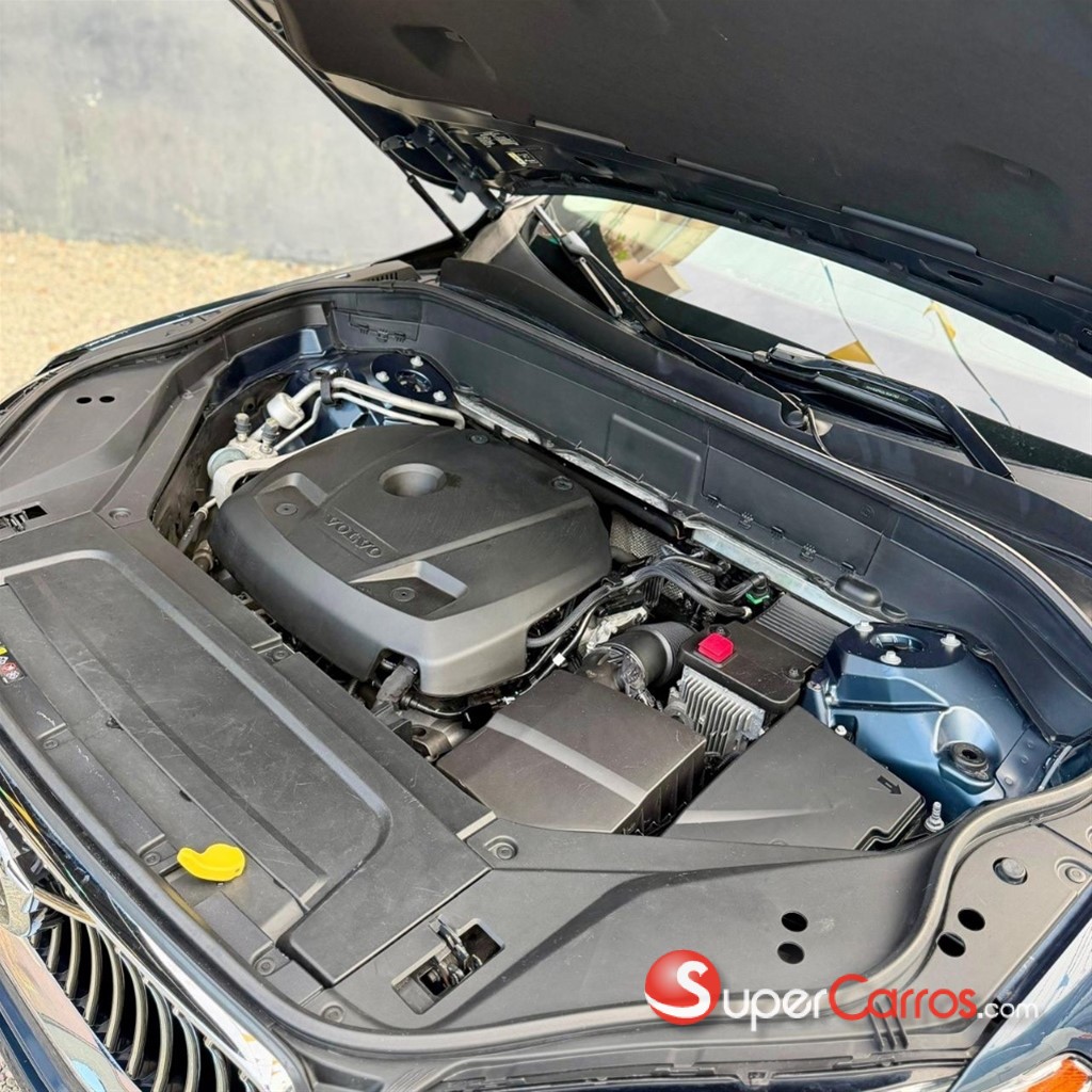 2020 Volvo XC90 Momentum T6 — foto 11 / 12