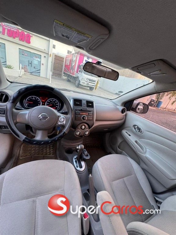 2014 Nissan Versa SV — foto 6 / 9