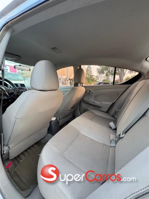 2014 Nissan Versa SV — foto 9 / 9