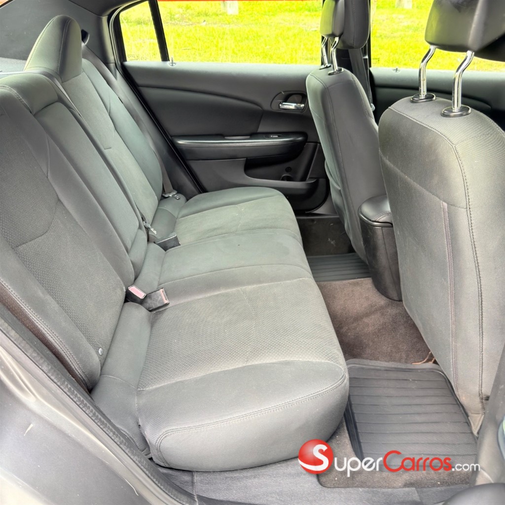 2012 Chrysler 200 — foto 8 / 11