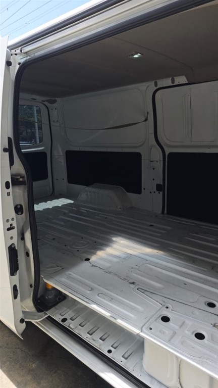 2025 Nissan Urvan — foto 7 / 12