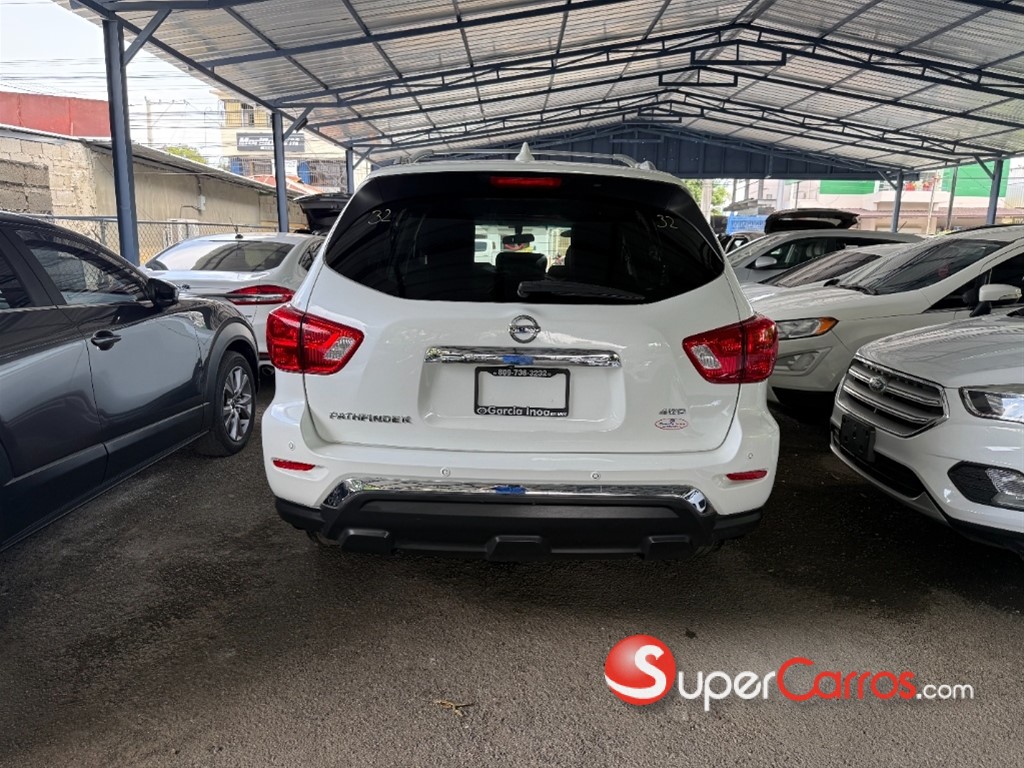 2020 Nissan Pathfinder SV — foto 5 / 10
