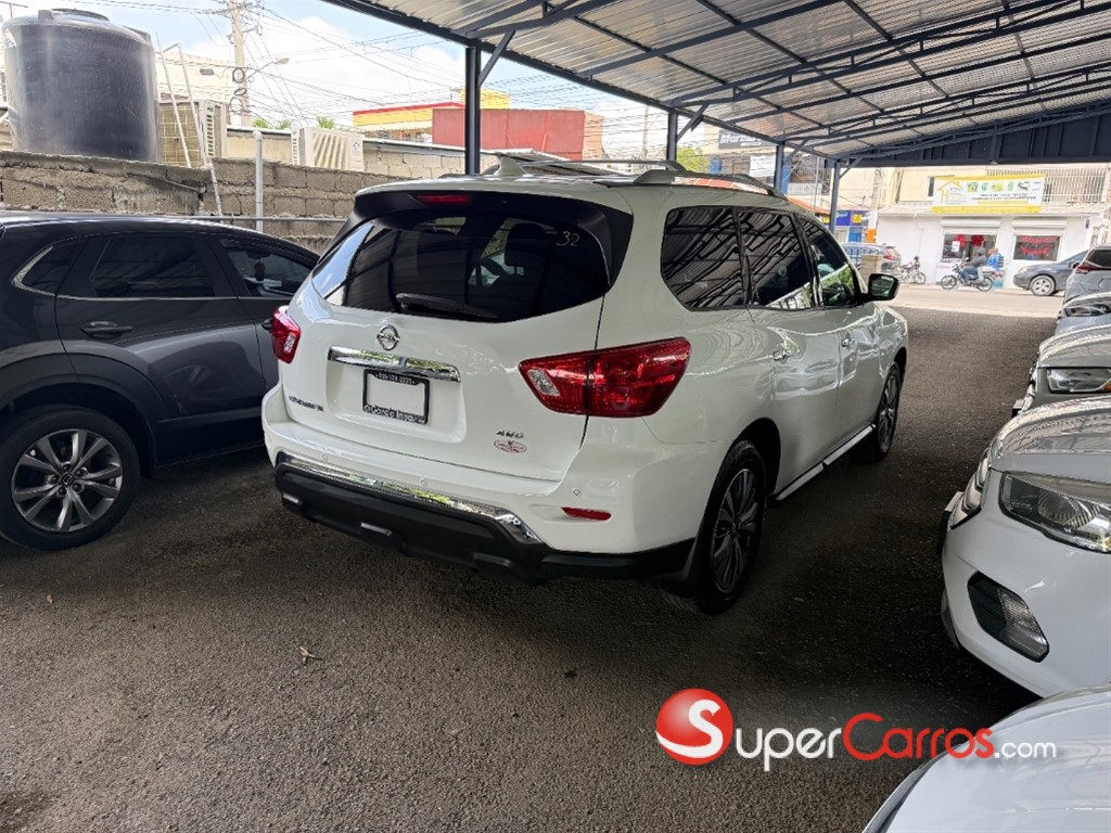 2020 Nissan Pathfinder SV — foto 6 / 10