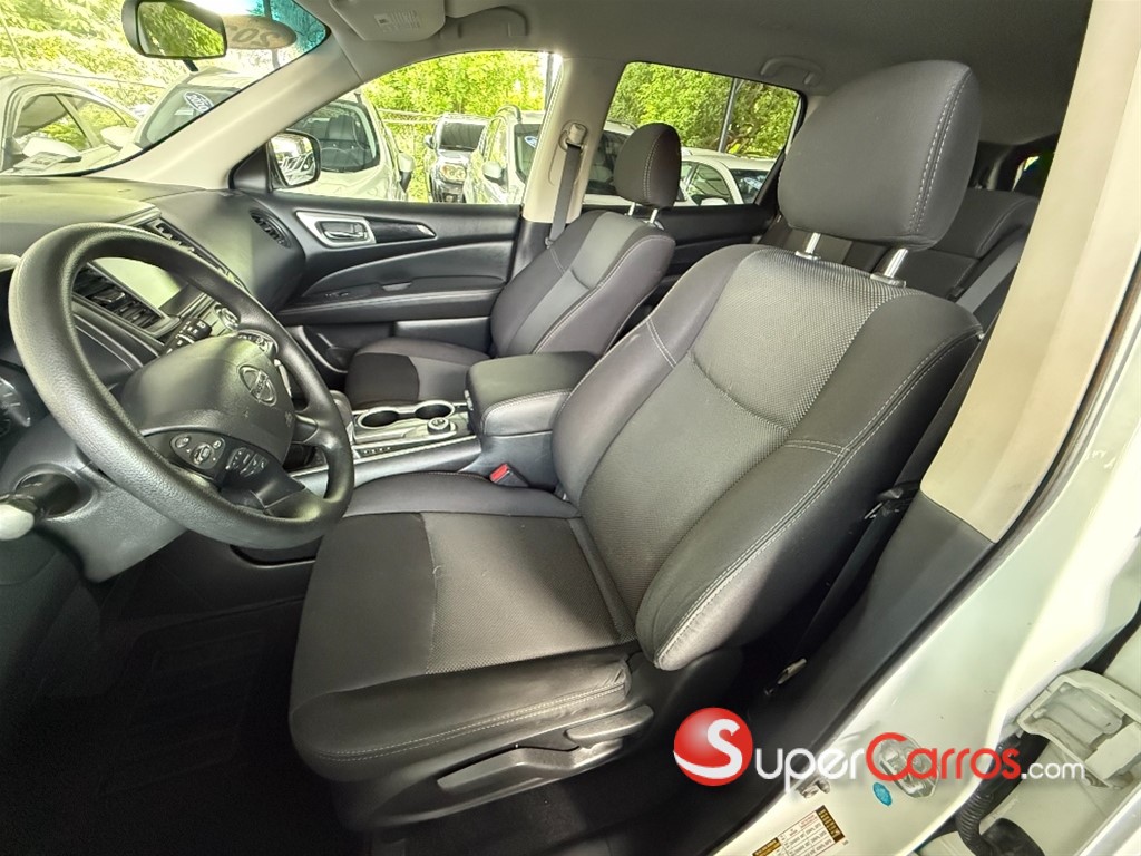 2020 Nissan Pathfinder SV — foto 7 / 10