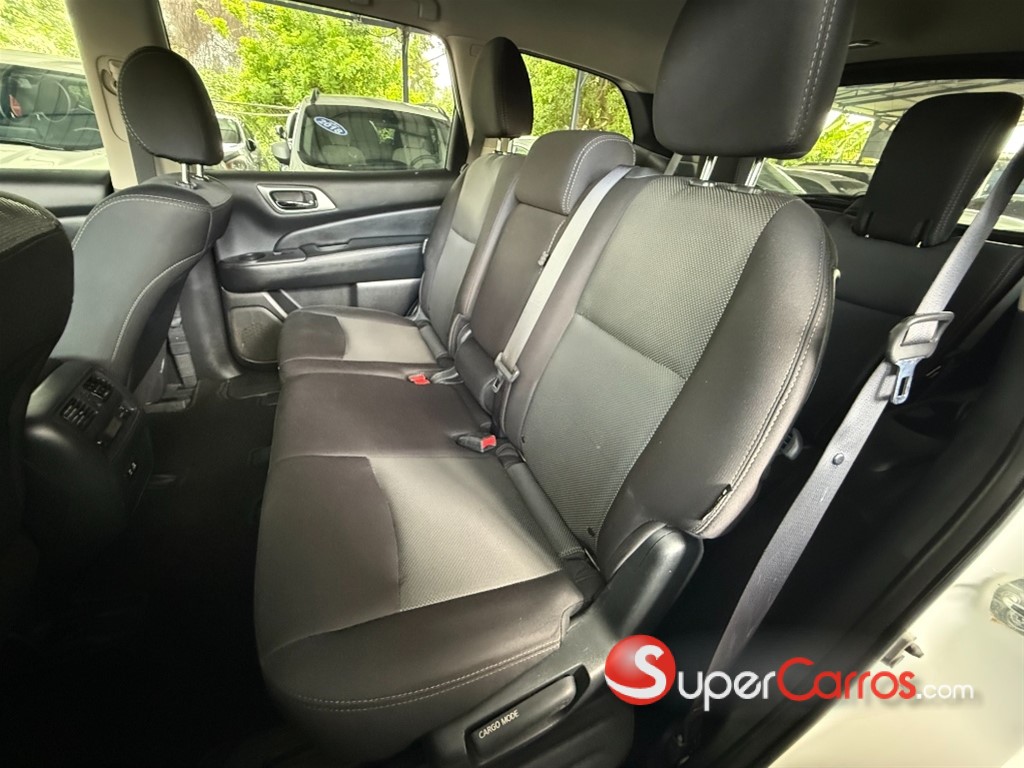 2020 Nissan Pathfinder SV — foto 8 / 10