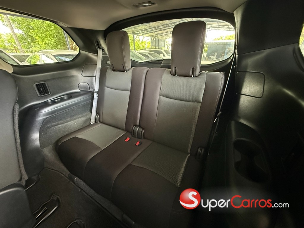 2020 Nissan Pathfinder SV — foto 9 / 10