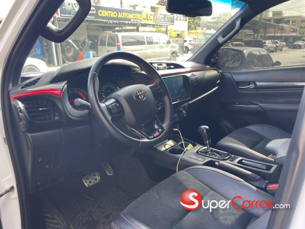2024 Toyota Hilux GR Sport — foto 9 / 12