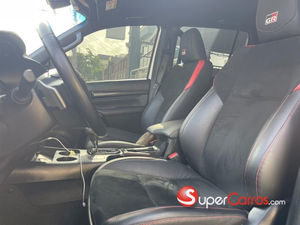 2024 Toyota Hilux GR Sport — foto 10 / 12