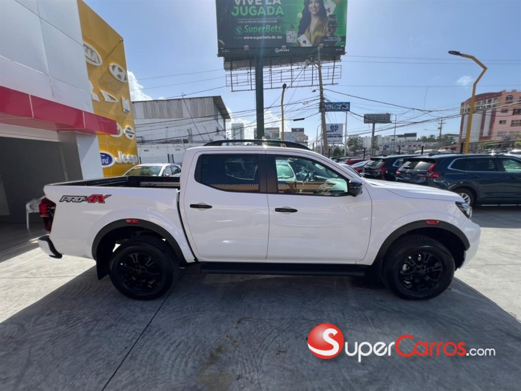 2025 Nissan Navara PRO X4 — foto 3 / 12
