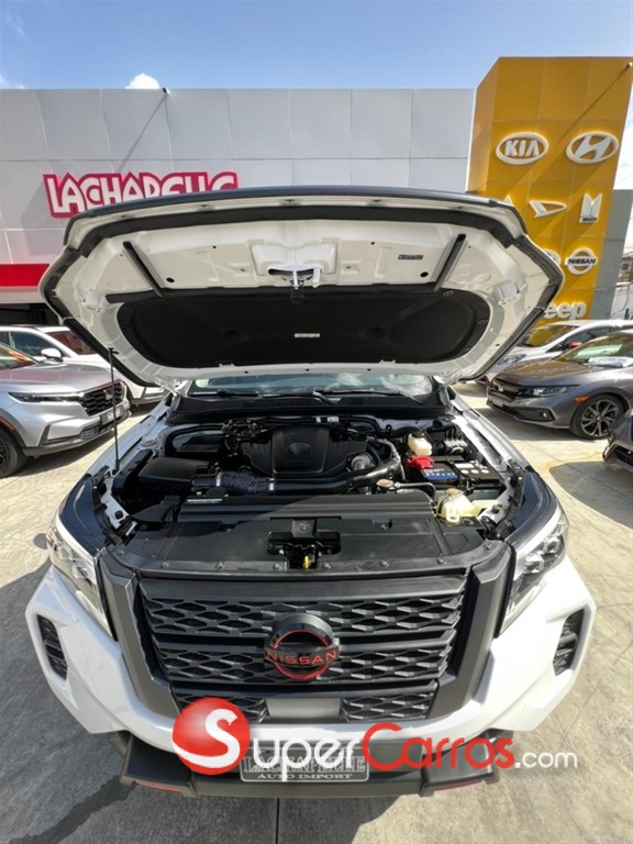 2025 Nissan Navara PRO X4 — foto 9 / 12