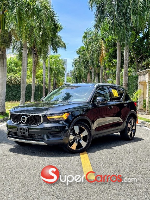 2020 Volvo XC40 R-Design