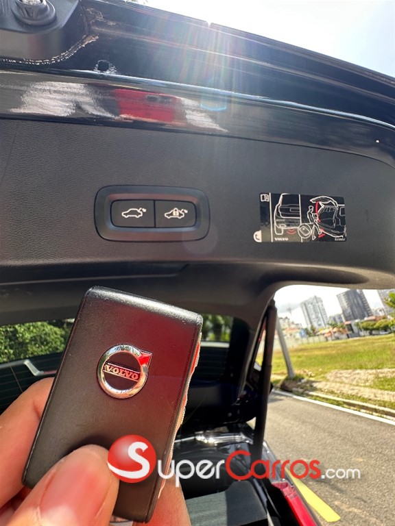2020 Volvo XC40 R-Design — foto 9 / 11