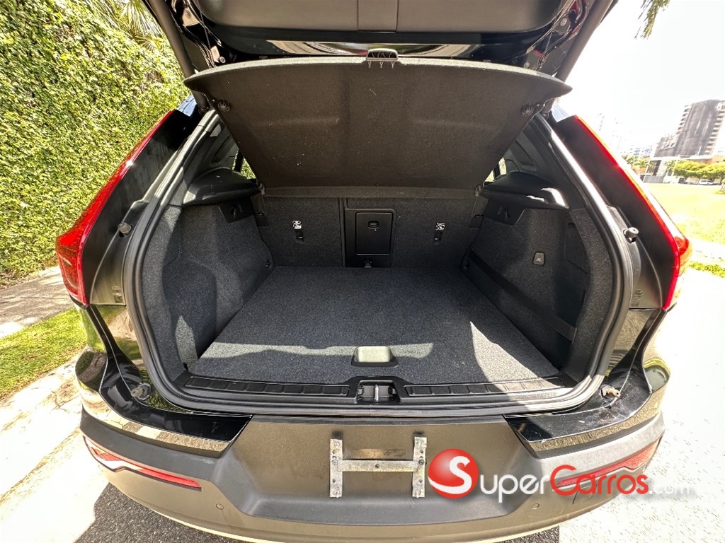2020 Volvo XC40 R-Design — foto 10 / 11