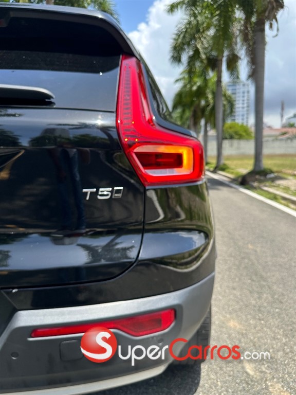 2020 Volvo XC40 R-Design — foto 11 / 11