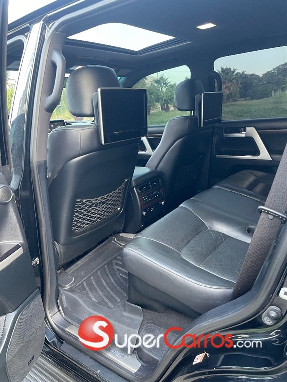 2019 Toyota Land Cruiser VXR — foto 8 / 12