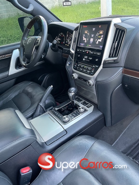 2019 Toyota Land Cruiser VXR — foto 12 / 12