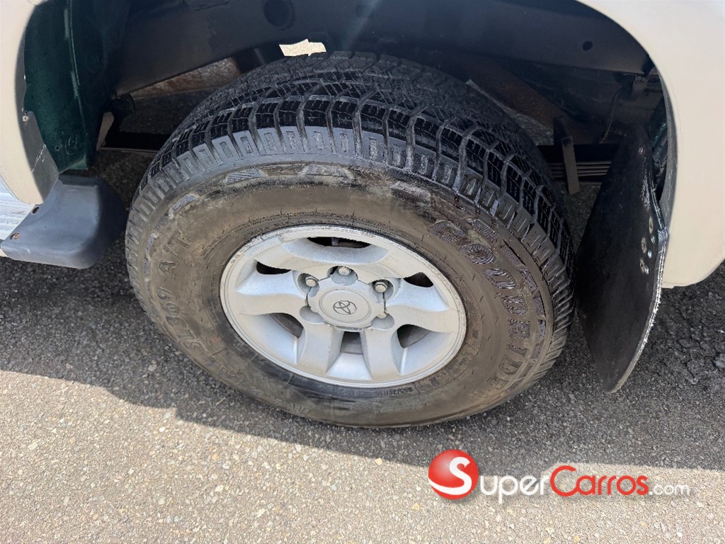 2002 Toyota Hilux — foto 2 / 7