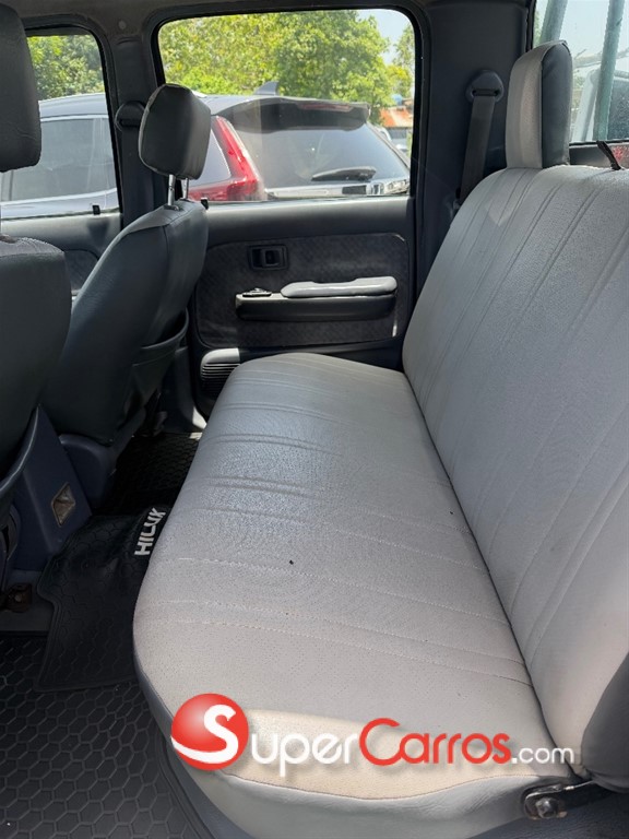2002 Toyota Hilux — foto 6 / 7