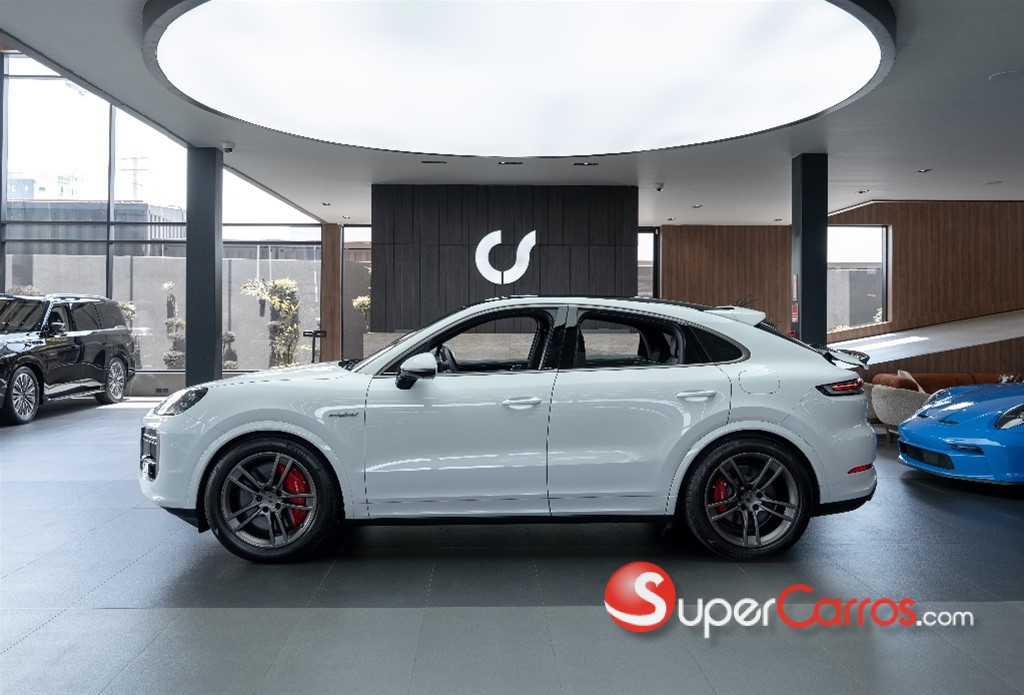2025 Porsche Cayenne Turbo — foto 4 / 12
