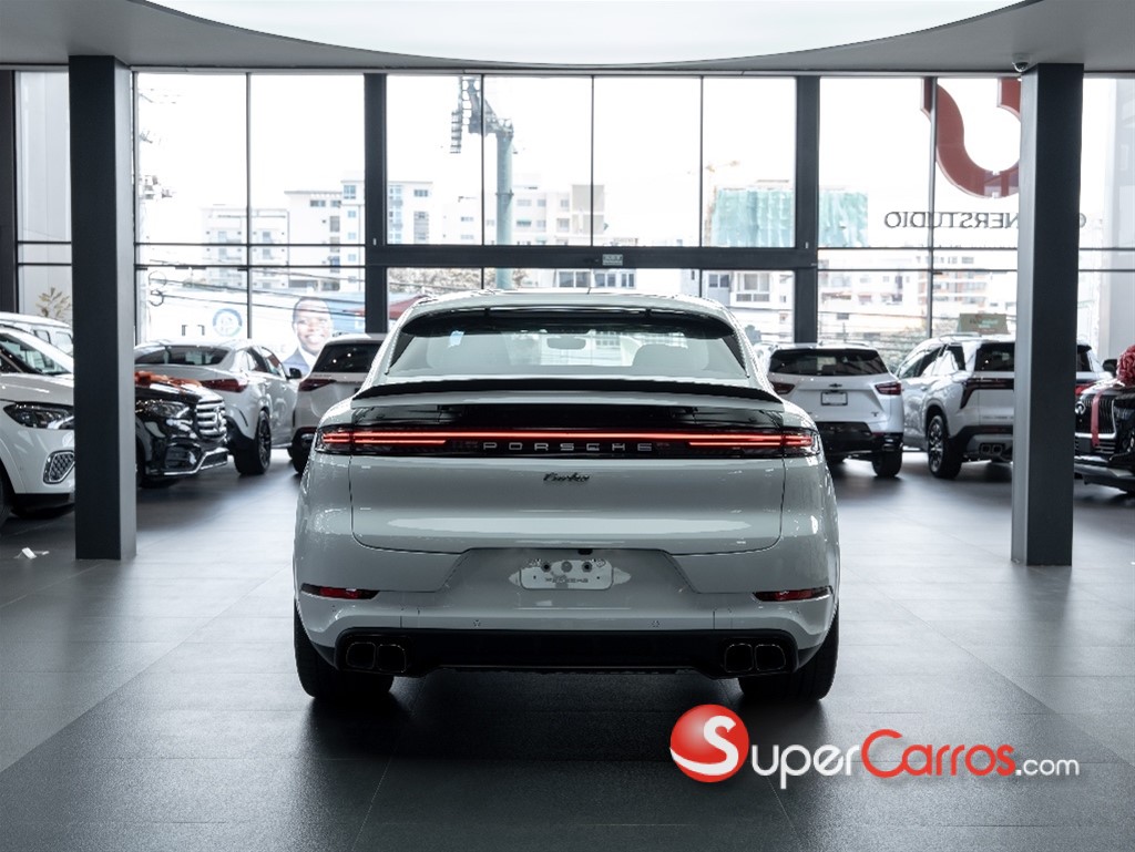 2025 Porsche Cayenne Turbo — foto 8 / 12