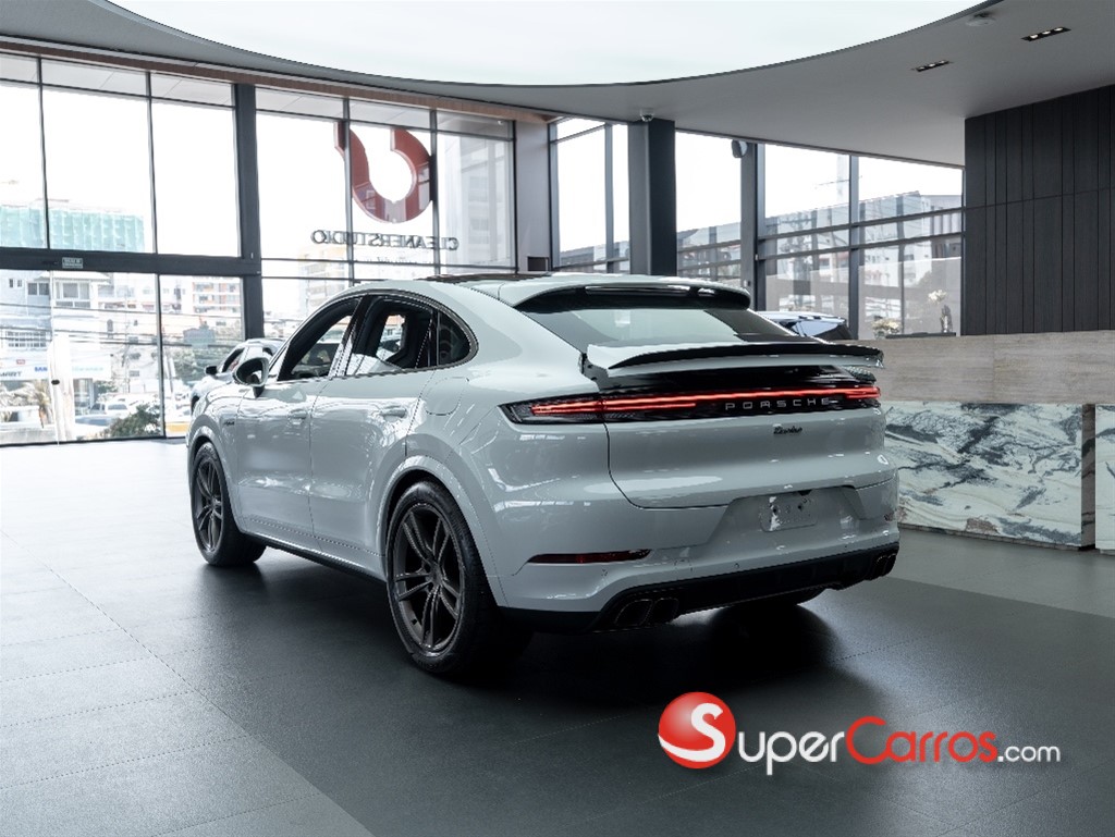 2025 Porsche Cayenne Turbo — foto 9 / 12