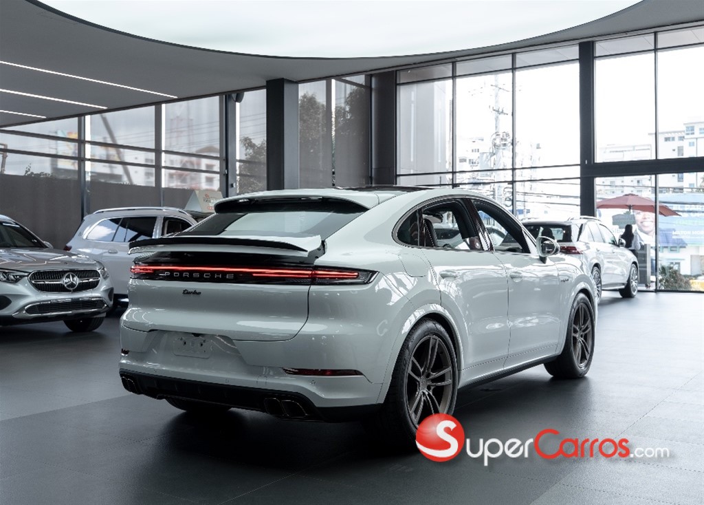 2025 Porsche Cayenne Turbo — foto 12 / 12