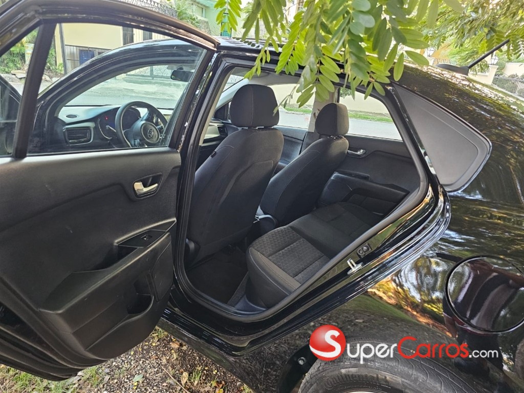 2021 Kia Rio LX — foto 12 / 12