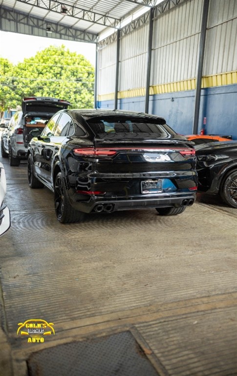 2021 Porsche Cayenne Coupe S — foto 4 / 12