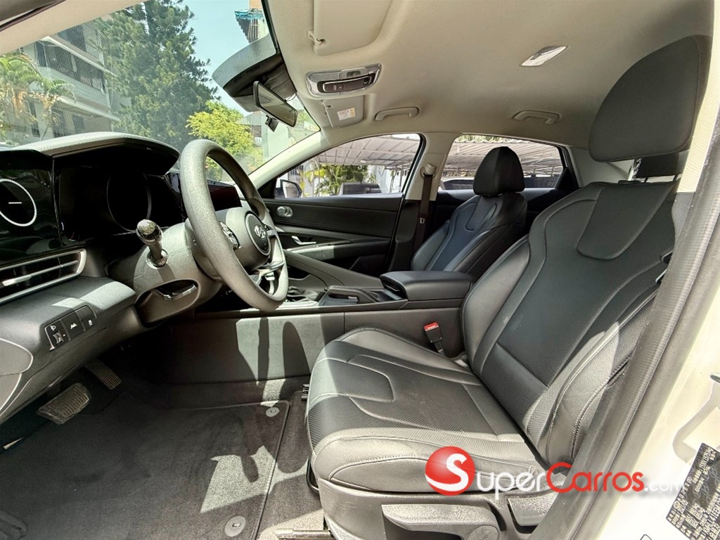 2021 Hyundai Avante Luxury — foto 9 / 12