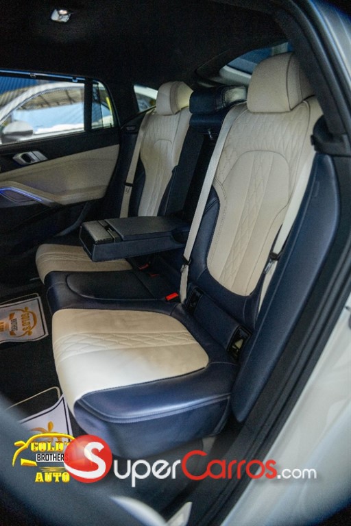 2022 BMW X 6 xDrive40i — foto 8 / 12