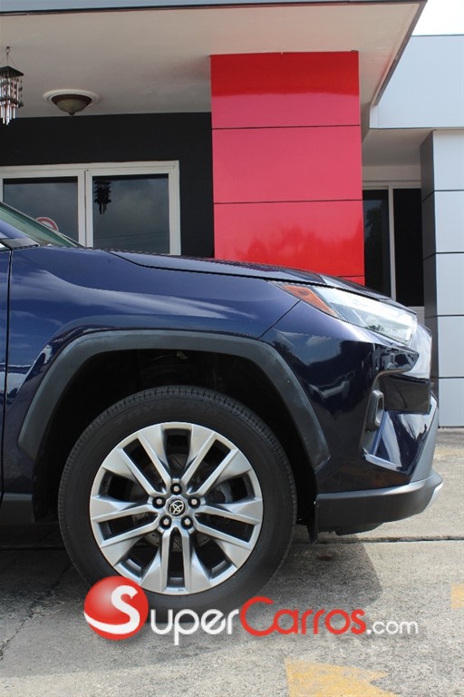 2023 Toyota RAV4 XLE Premium — foto 2 / 9
