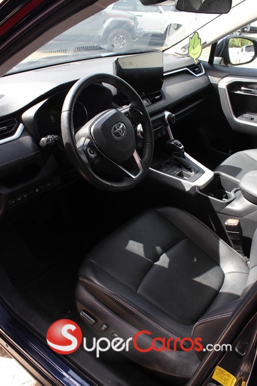 2023 Toyota RAV4 XLE Premium — foto 8 / 9