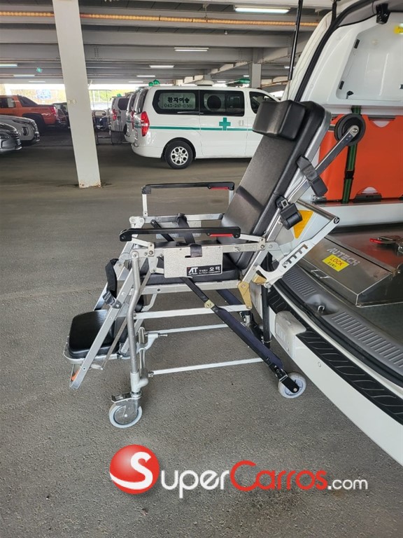 2017 Hyundai Grand Starex AMBULANCIA — foto 9 / 12