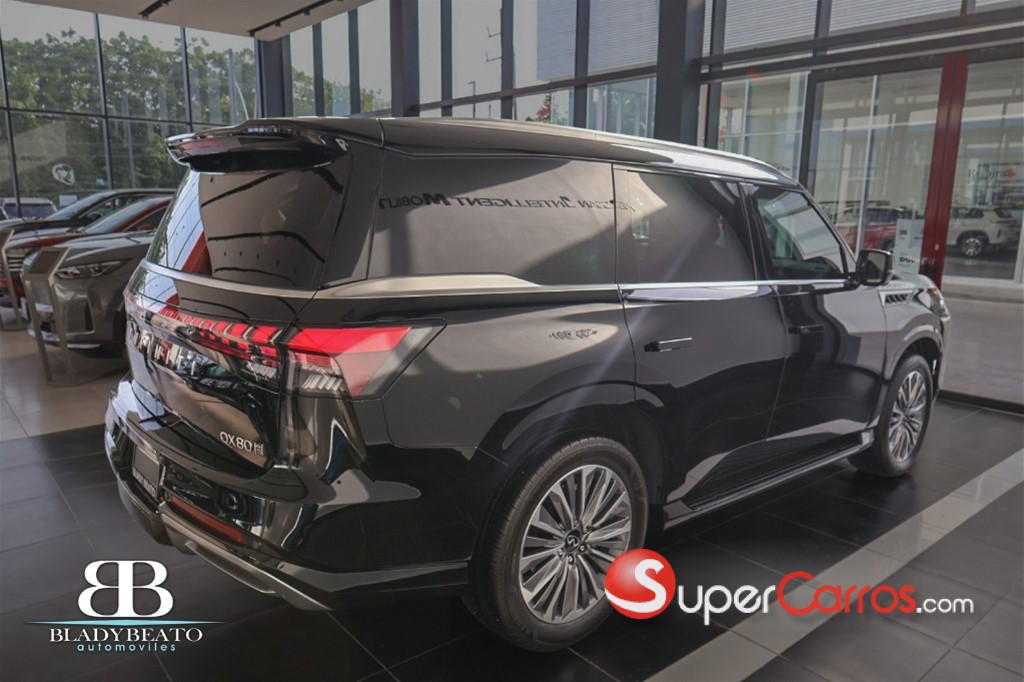 2026 Infiniti QX-80 — foto 2 / 12