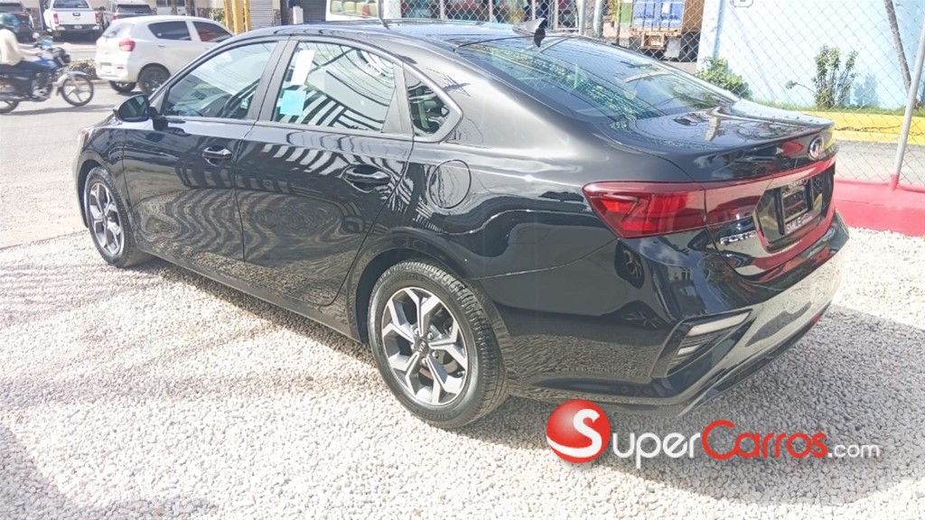 2020 Kia Forte LXS — foto 8 / 11