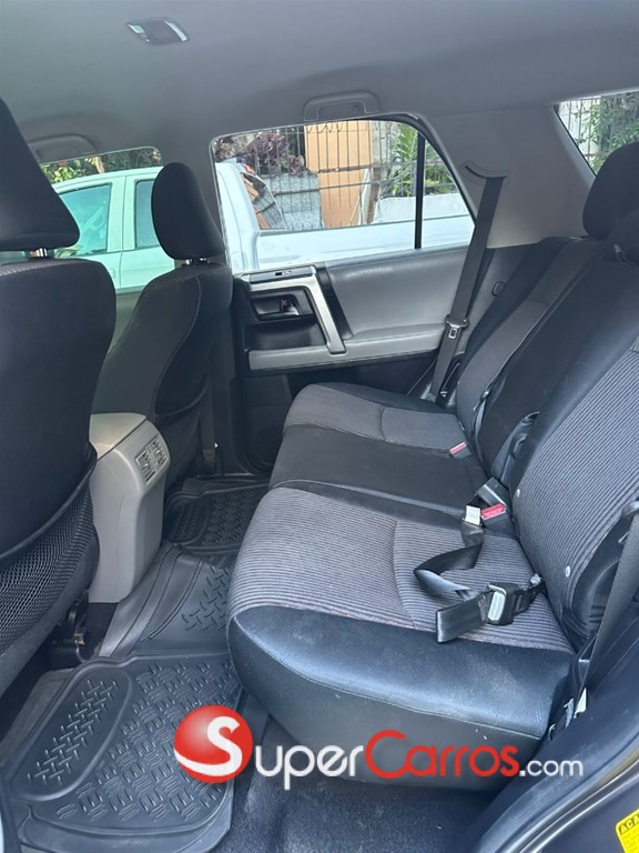 2011 Toyota 4 Runner SR5 — foto 2 / 8