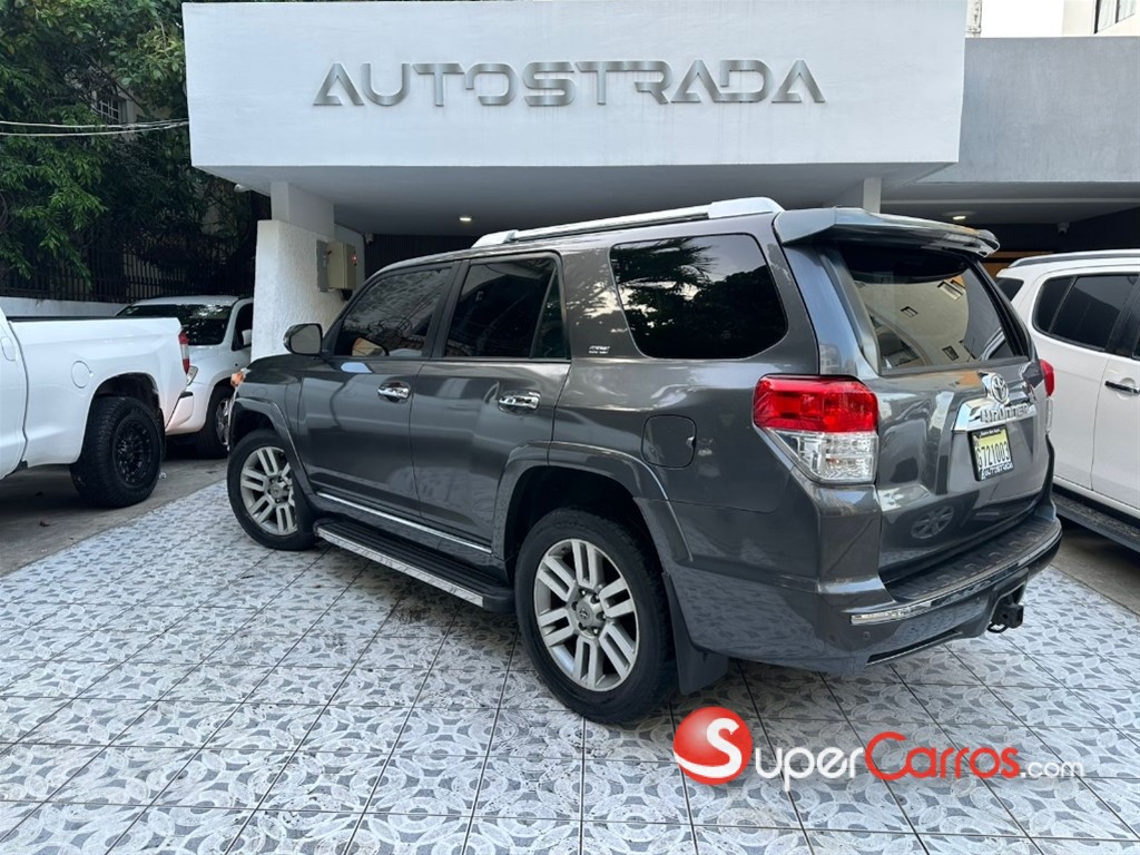 2011 Toyota 4 Runner SR5 — foto 5 / 8