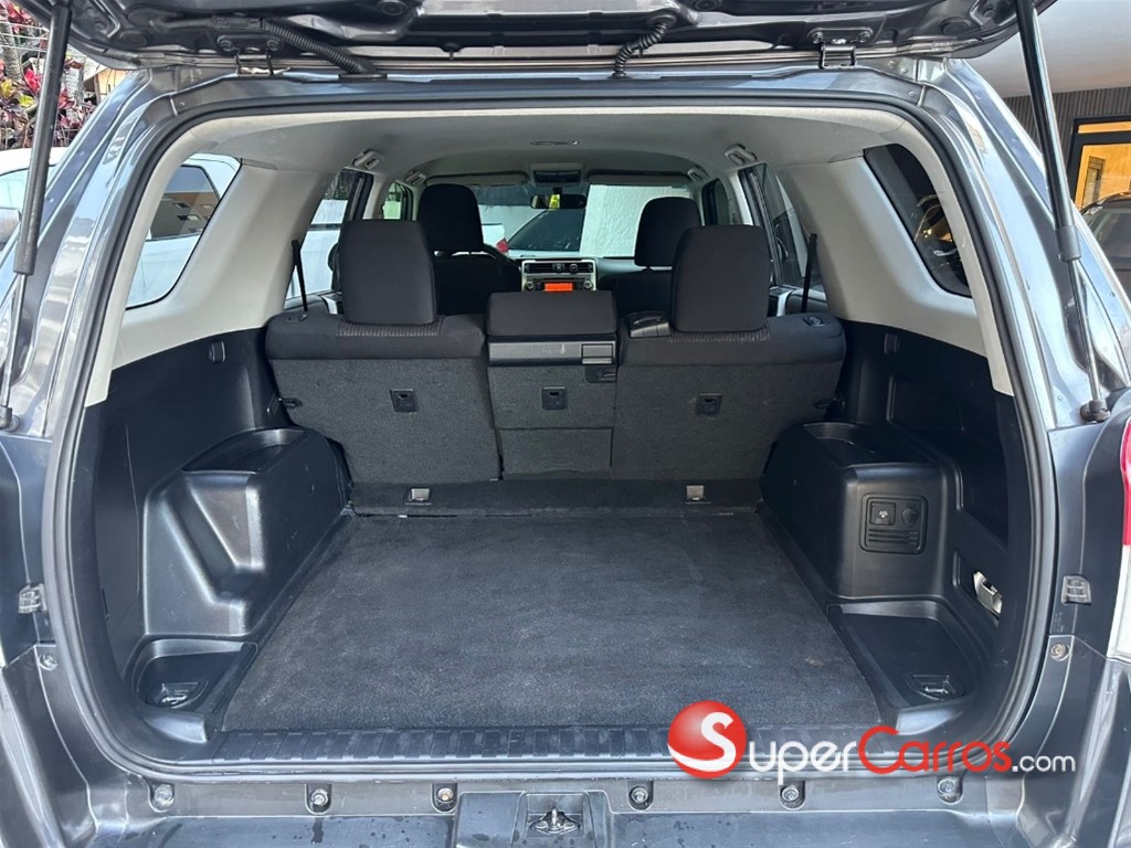 2011 Toyota 4 Runner SR5 — foto 6 / 8