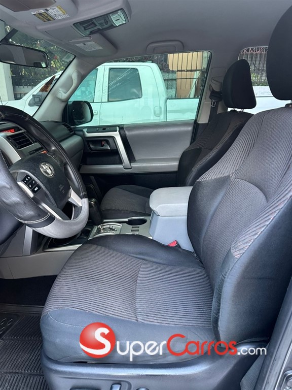 2011 Toyota 4 Runner SR5 — foto 8 / 8
