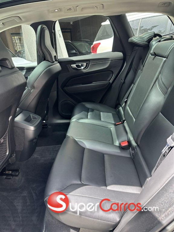 2023 Volvo XC60 CORE — foto 3 / 8